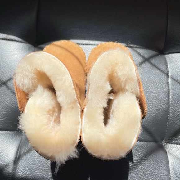 Infants Classic Suede Ugg - Picture 6 of 7